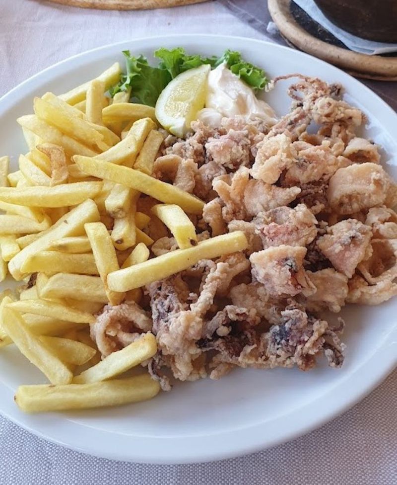 Fried calamari with potatoes